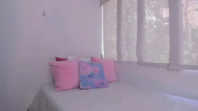 Snapshot of Brisa_blue chatting on 01-14-25, 04:18 Brisa blue online show from 01-14-25, 04:18