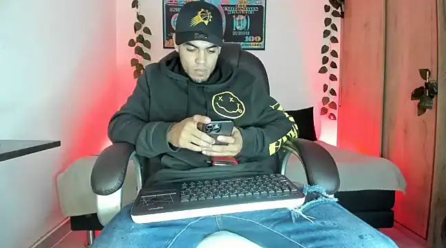 Snapshot of mikee_scooth chatting on 03-03-25, 03:19 mikee scooth online show from 03-03-25, 03:19