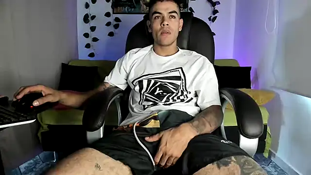 Snapshot of mikee_scooth chatting on 09-23-25, 03:26 mikee scooth online show from 09-23-25, 03:26