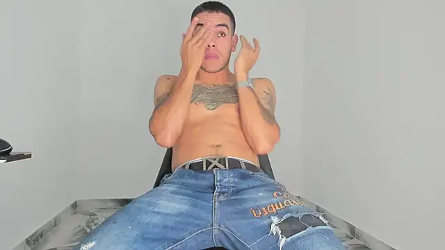 Snapshot of mikee_scooth chatting on 01-12-26, 08:14 mikee scooth online show from 01-12-26, 08:14