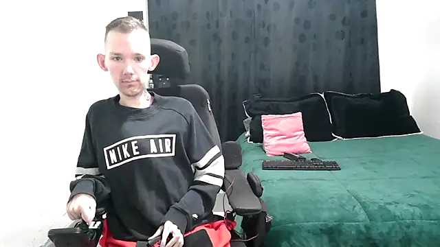 Sophia and Thomas online show from 03-03-25, 09:55