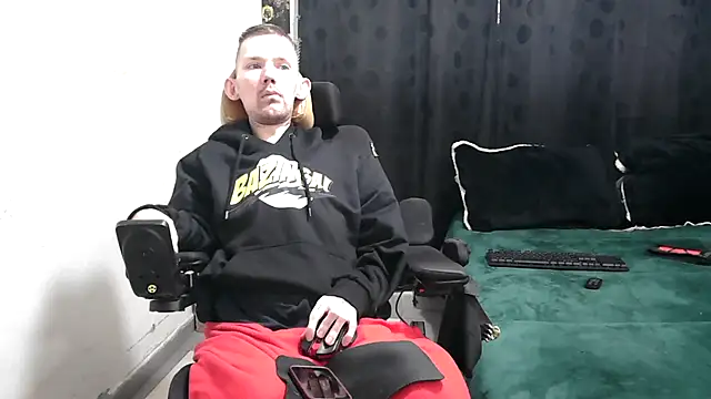 Sophia and Thomas online show from 03-06-25, 01:46