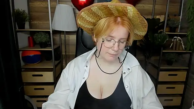 Snapshot of Java_fire chatting on 10-28-25, 10:12 Java fire online show from 10-28-25, 10:12