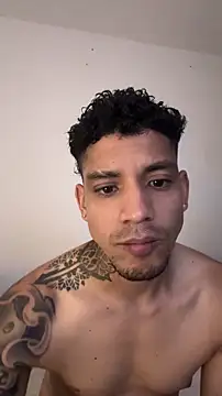 Snapshot of Davidbatista__ chatting on 10-16-25, 07:48 Davidbatista online show from 10-16-25, 07:48