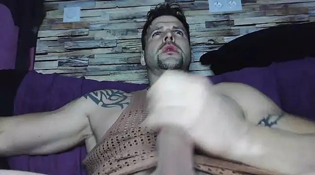 XxBigboybandxX online show from 03-18-25, 06:37