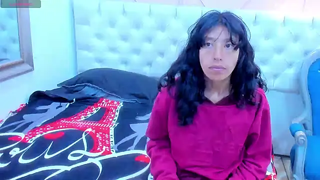 Snapshot of karolinee_66_ chatting on 04-26-26, 04:43 karolinee 66 online show from 04-26-26, 04:43