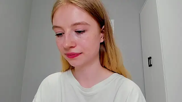 Snapshot of minidivaa_ chatting on 01-24-25, 11:12 minidivaa online show from 01-24-25, 11:12