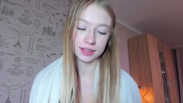 Snapshot of minidivaa_ chatting on 10-04-25, 09:13 minidivaa online show from 10-04-25, 09:13