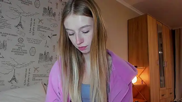 Snapshot of minidivaa_ chatting on 10-14-25, 10:32 minidivaa online show from 10-14-25, 10:32