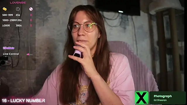 Snapshot of ms_allison_w chatting on 11-05-25, 06:52 ms allison w online show from 11-05-25, 06:52