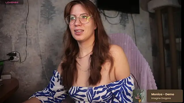 Snapshot of ms_allison_w chatting on 11-06-25, 10:05 ms allison w online show from 11-06-25, 10:05