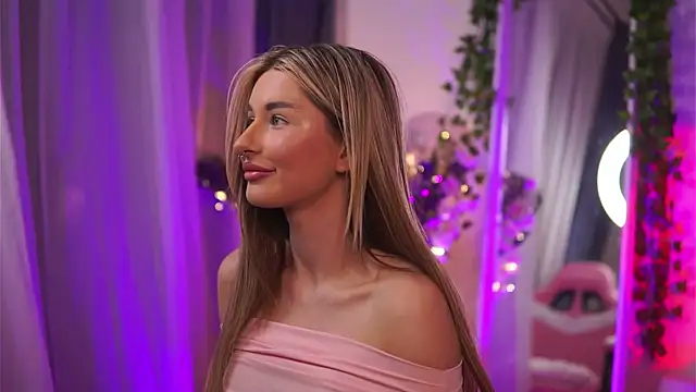 Snapshot of AvaShayy chatting on 02-16-25, 02:42 AvaShayy online show from 02-16-25, 02:42