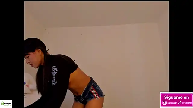 Snapshot of meganthompsonn22 chatting on 11-12-25, 01:44 meganthompsonn22 online show from 11-12-25, 01:44