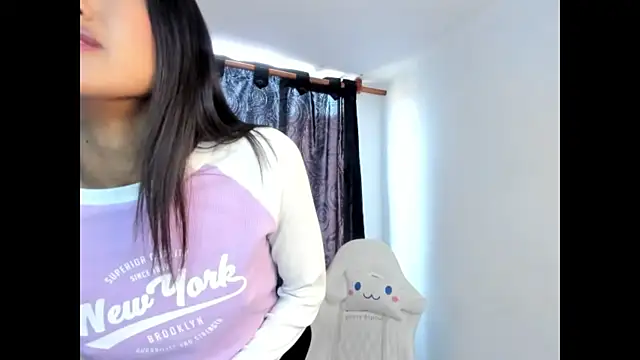 meganthompsonn22 online show from 07-04-26, 02:56