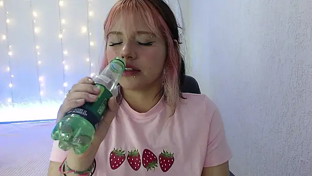 Snapshot of mixie_cute chatting on 12-01-24, 11:25 mixie cute online show from 12-01-24, 11:25