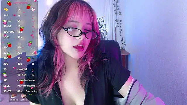 Snapshot of mixie_cute chatting on 01-14-25, 09:09 mixie cute online show from 01-14-25, 09:09