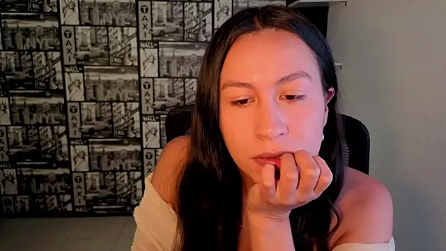 EmiGomez  online show from 06-27-26, 11:10