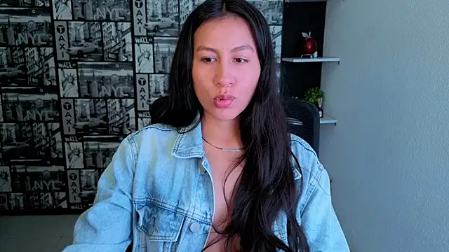 EmiGomez  online show from 07-04-26, 12:06