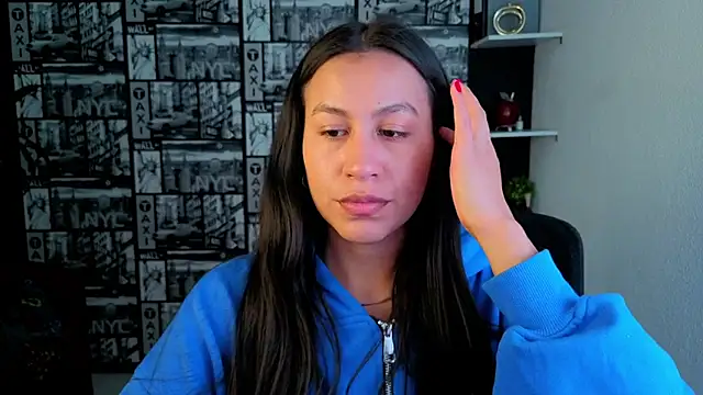 EmiGomez  online show from 07-06-26, 02:52