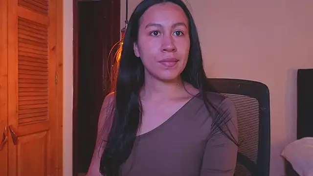 EmiGomez  online show from 07-11-26, 03:42
