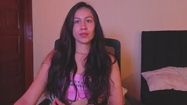 EmiGomez  online show from 07-12-26, 04:31