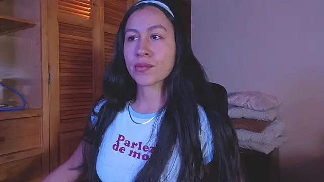 EmiGomez  online show from 07-18-26, 12:48