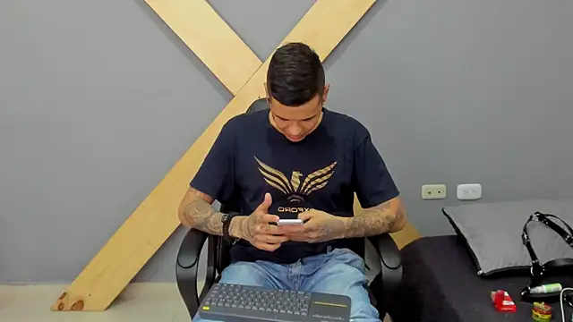 Snapshot of jamesinked_ chatting on 12-24-24, 09:00 jamesinked online show from 12-24-24, 09:00