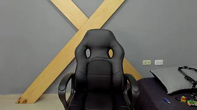 Snapshot of jamesinked_ chatting on 12-27-24, 03:37 jamesinked online show from 12-27-24, 03:37