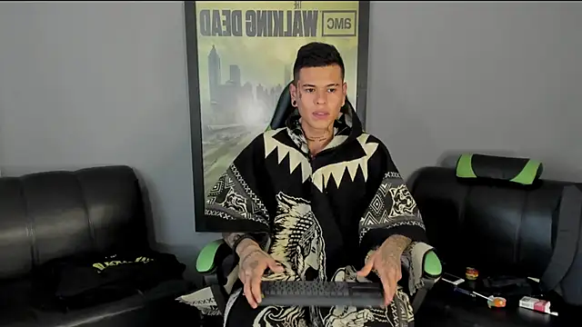 Snapshot of jamesinked_ chatting on 12-30-24, 07:21 jamesinked online show from 12-30-24, 07:21