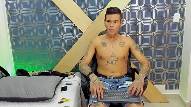 Snapshot of jamesinked_ chatting on 12-31-24, 04:35 jamesinked online show from 12-31-24, 04:35