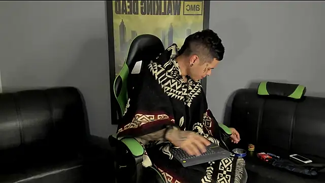 Snapshot of jamesinked_ chatting on 01-03-25, 03:38 jamesinked online show from 01-03-25, 03:38