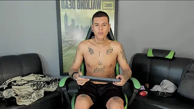 Snapshot of jamesinked_ chatting on 01-04-25, 07:02 jamesinked online show from 01-04-25, 07:02