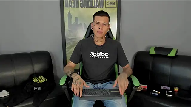 Snapshot of jamesinked_ chatting on 01-06-25, 07:24 jamesinked online show from 01-06-25, 07:24