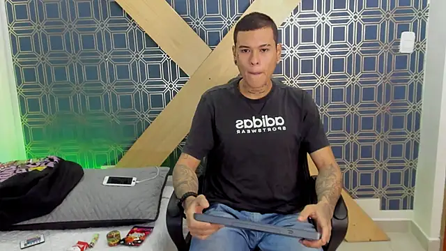 Snapshot of jamesinked_ chatting on 01-08-25, 02:14 jamesinked online show from 01-08-25, 02:14