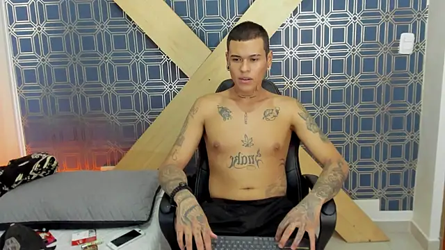 Snapshot of jamesinked_ chatting on 01-09-25, 06:47 jamesinked online show from 01-09-25, 06:47