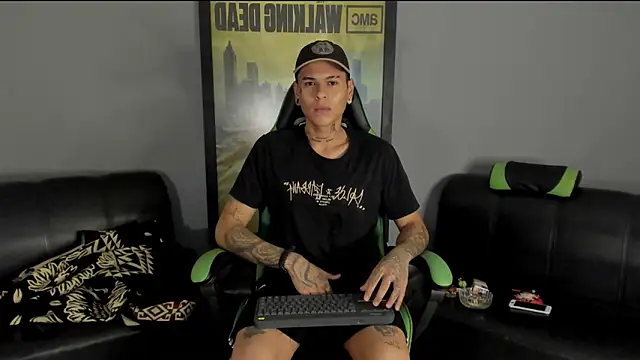 Snapshot of jamesinked_ chatting on 01-10-25, 12:38 jamesinked online show from 01-10-25, 12:38