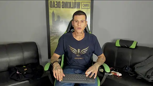 Snapshot of jamesinked_ chatting on 01-12-25, 02:24 jamesinked online show from 01-12-25, 02:24