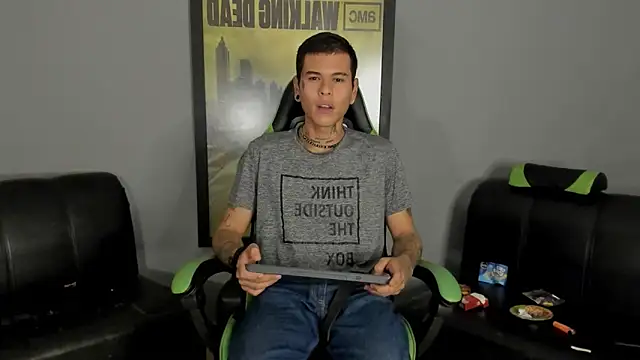 Snapshot of jamesinked_ chatting on 02-04-25, 03:00 jamesinked online show from 02-04-25, 03:00