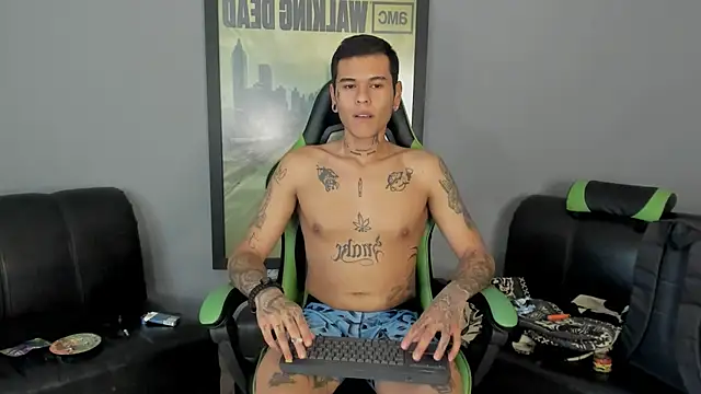 Snapshot of jamesinked_ chatting on 02-06-25, 08:02 jamesinked online show from 02-06-25, 08:02