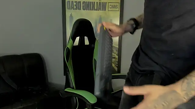 Snapshot of jamesinked_ chatting on 02-09-25, 06:37 jamesinked online show from 02-09-25, 06:37