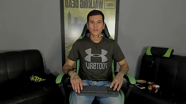 Snapshot of jamesinked_ chatting on 02-10-25, 10:40 jamesinked online show from 02-10-25, 10:40