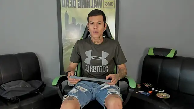 Snapshot of jamesinked_ chatting on 02-11-25, 05:40 jamesinked online show from 02-11-25, 05:40