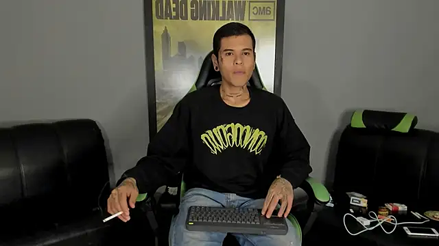 Snapshot of jamesinked_ chatting on 02-14-25, 04:58 jamesinked online show from 02-14-25, 04:58