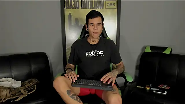 Snapshot of jamesinked_ chatting on 03-04-25, 07:41 jamesinked online show from 03-04-25, 07:41