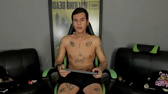 Snapshot of jamesinked_ chatting on 03-08-25, 08:03 jamesinked online show from 03-08-25, 08:03