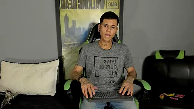 Snapshot of jamesinked_ chatting on 03-23-25, 02:04 jamesinked online show from 03-23-25, 02:04