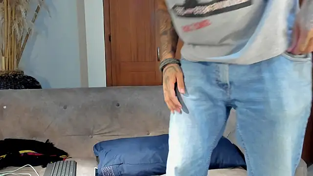 Snapshot of jamesinked_ chatting on 10-18-25, 02:25 jamesinked online show from 10-18-25, 02:25