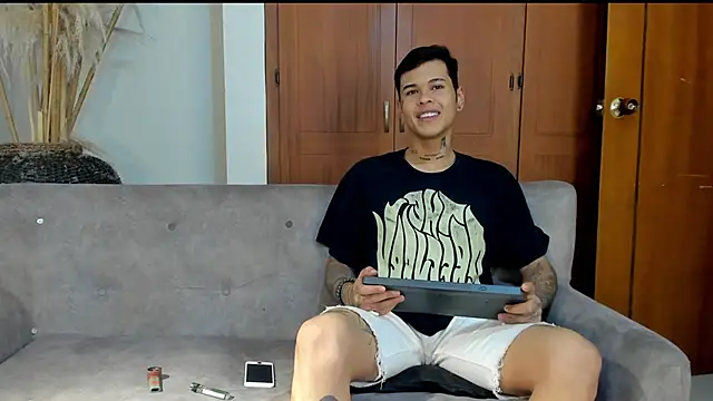 Snapshot of jamesinked_ chatting on 10-28-25, 07:27 jamesinked online show from 10-28-25, 07:27