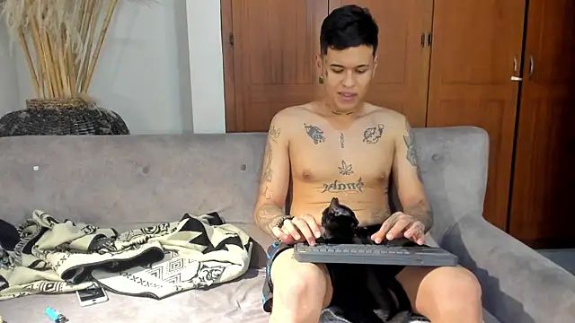 Snapshot of jamesinked_ chatting on 11-07-25, 01:49 jamesinked online show from 11-07-25, 01:49