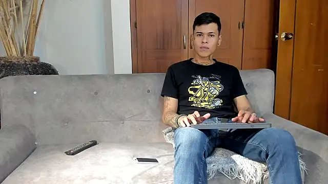 Snapshot of jamesinked_ chatting on 11-08-25, 03:18 jamesinked online show from 11-08-25, 03:18